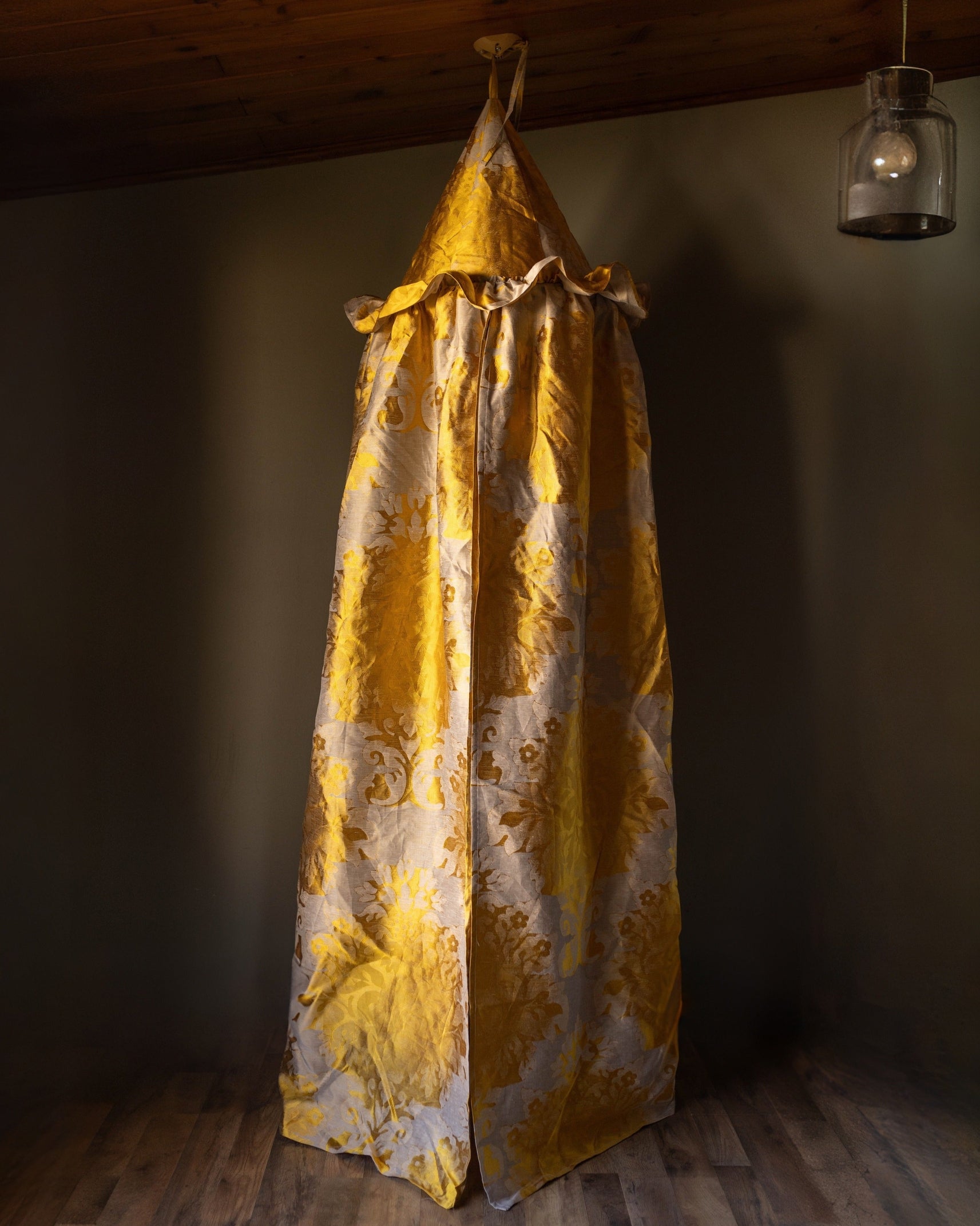 Goldensilkcanopy.jpg Goldensilkcanopy